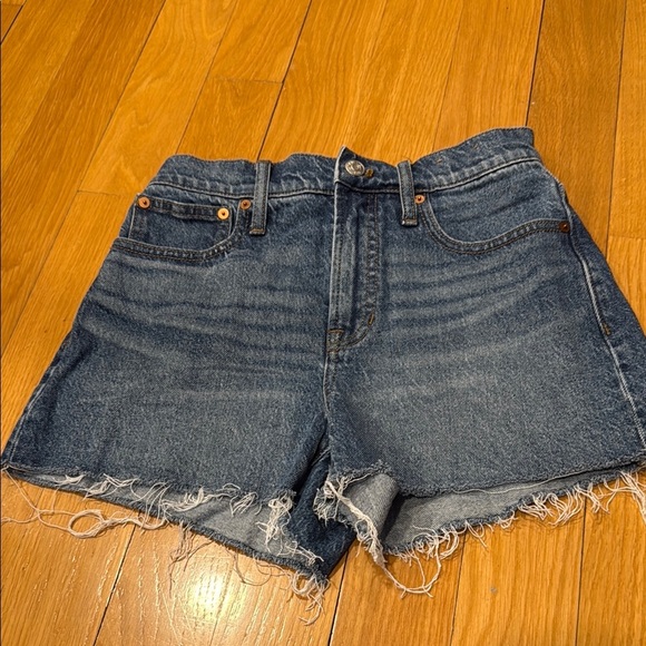 Madewell Pants - Madewell The perfect Jean shorts size 25 .